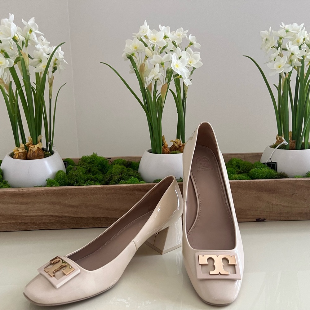 Tory Burch Gigi Ivory patent leather pump SZ 10.5 with flaw